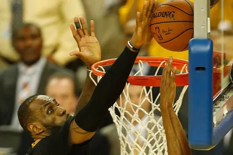 NEVER TOO FAR DOWN: PRIČA O POVRATKU KOJA JE OBIŠLA CEO SVET