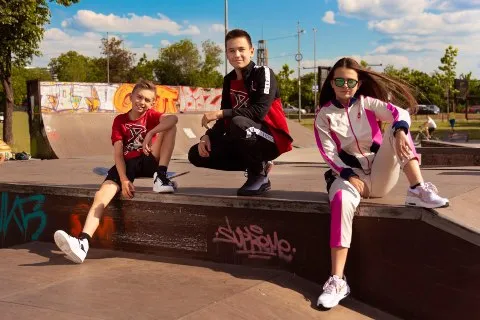 FAVORITI MESECA JUNA: ODEVNE KOMBINACIJE ZA URBANE KLINCE