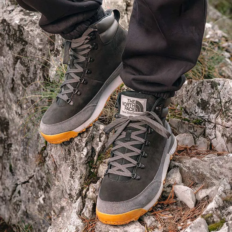 <center><b>THE NORTH FACE</center></b>