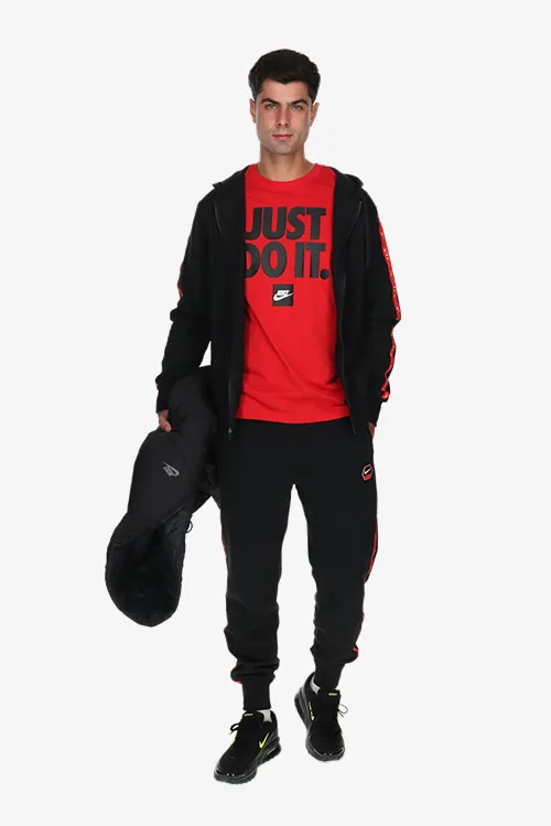 <center><b>Ležeran sportski izgled</center></b>