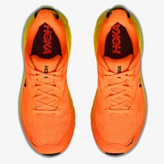 Hoka Challenger8 