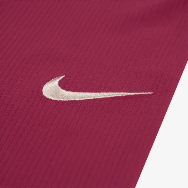 Nike Swoosh On Pointe 