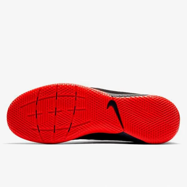 Nike REACT LEGEND 8 PRO IC 