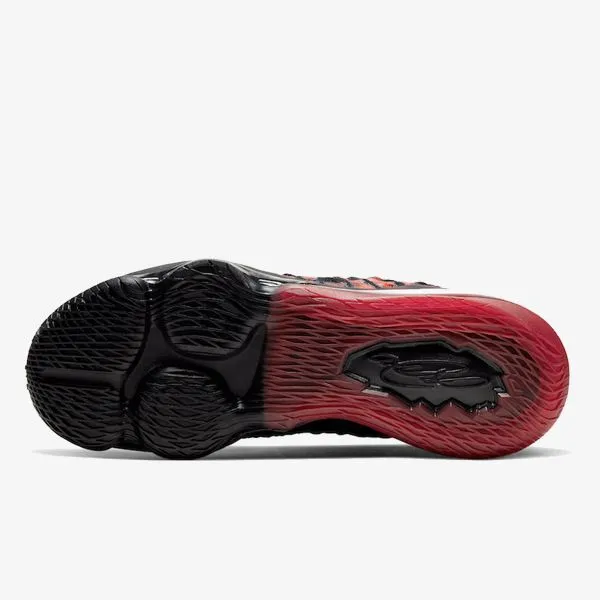 Nike LEBRON XVII 