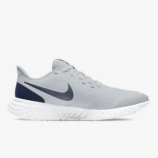 Nike Revolution 5 
