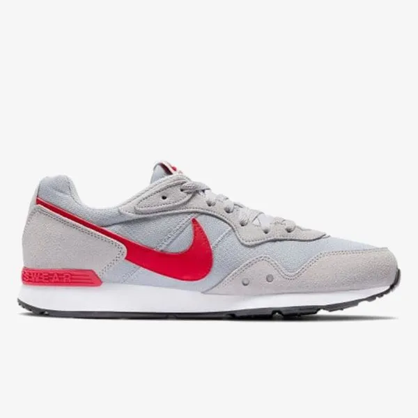 Nike Venture Runner 