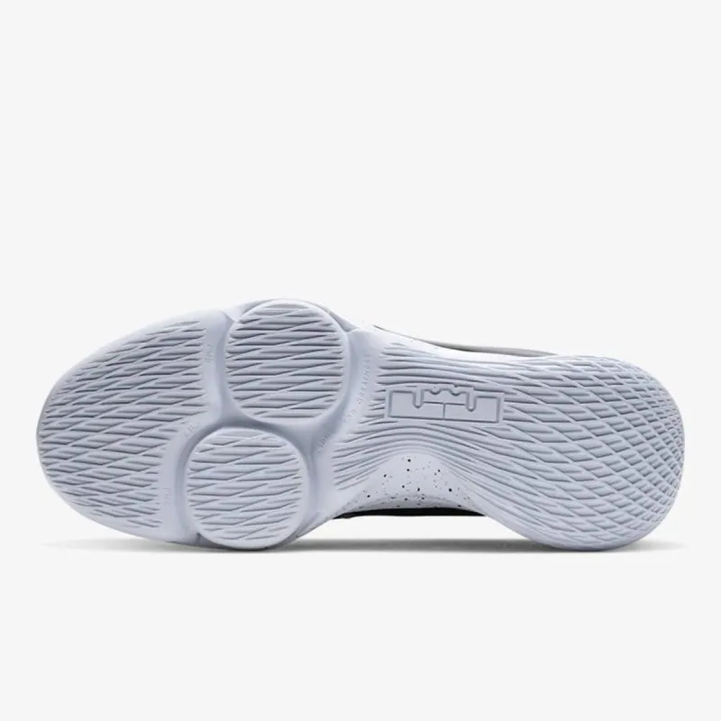 Nike LeBron Witness 5 