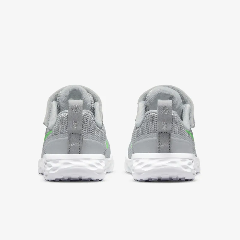 Nike Revolution 6 