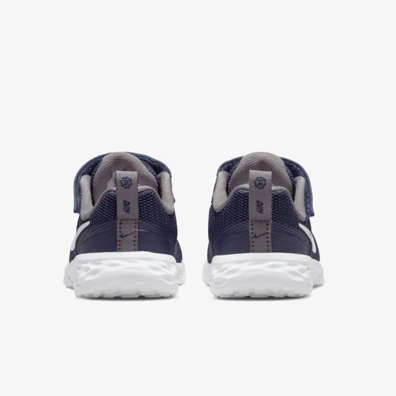 Nike Revolution 6 