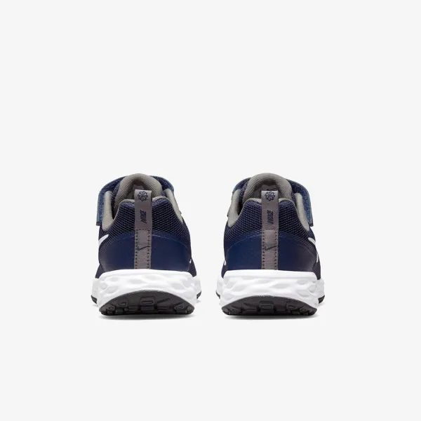 Nike Revolution 6 