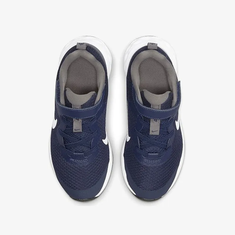Nike Revolution 6 