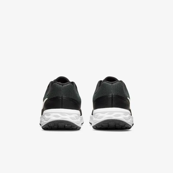 Nike Revolution 6 