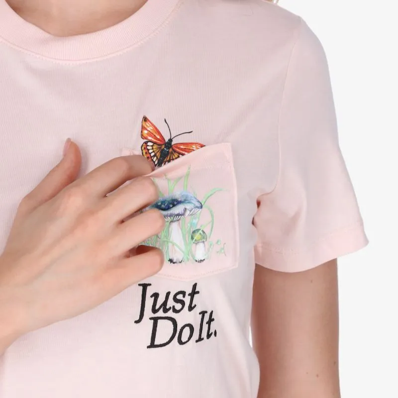 Nike Sportswear Logo 