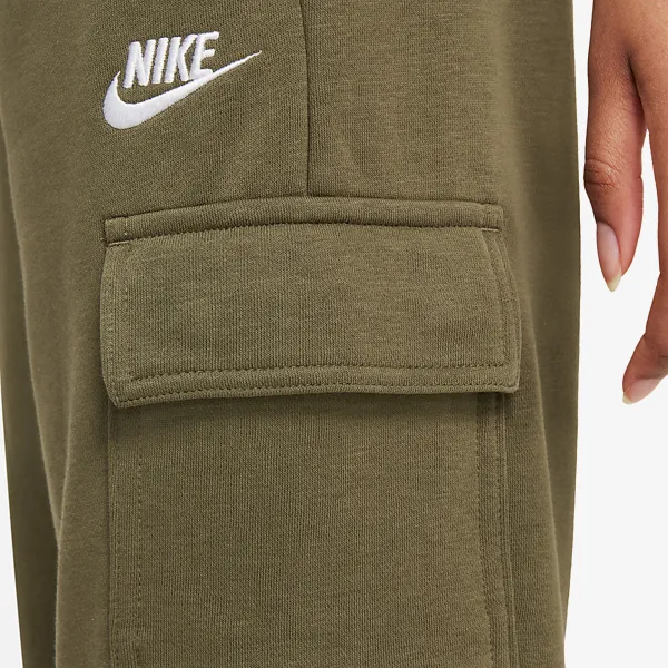 Nike Sportswear Essentials 