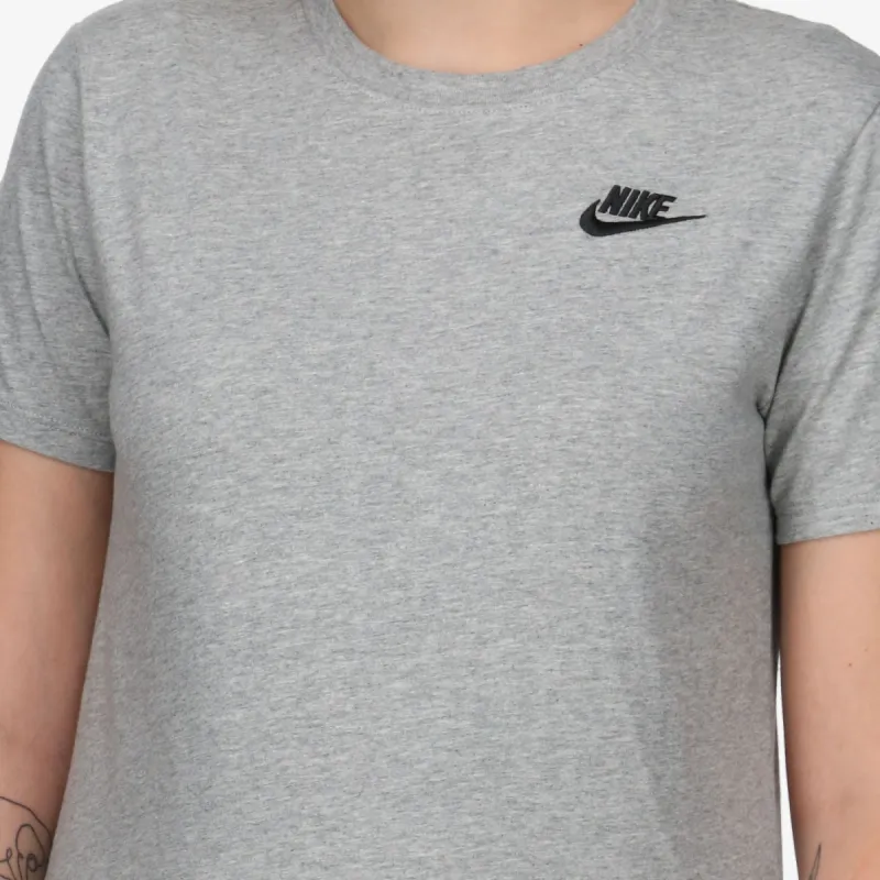 Nike Sportswear Club Essentials 