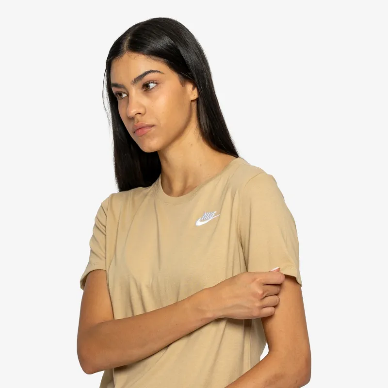 Nike Sportswear Club Essentials 