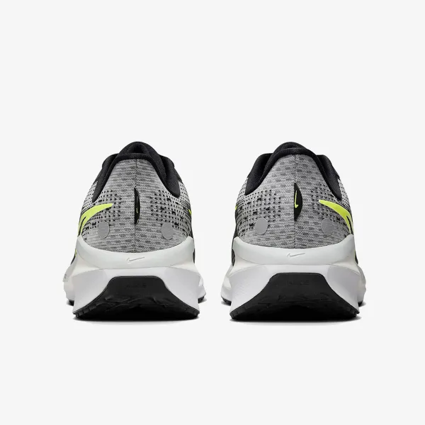 Nike Vomero 17 