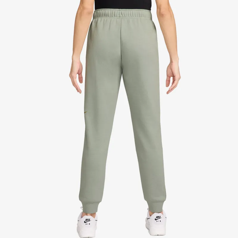 Nike Sportswear Club 