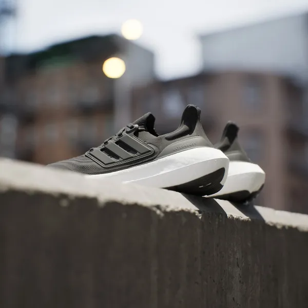 adidas ULTRABOOST LIGHT 