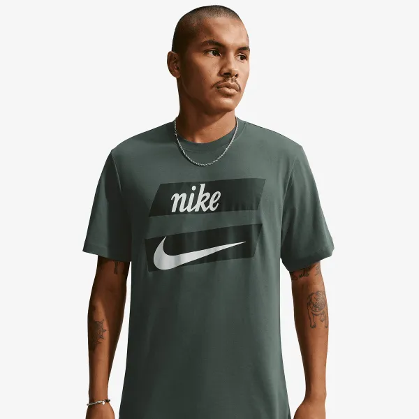 Nike Sportswear 