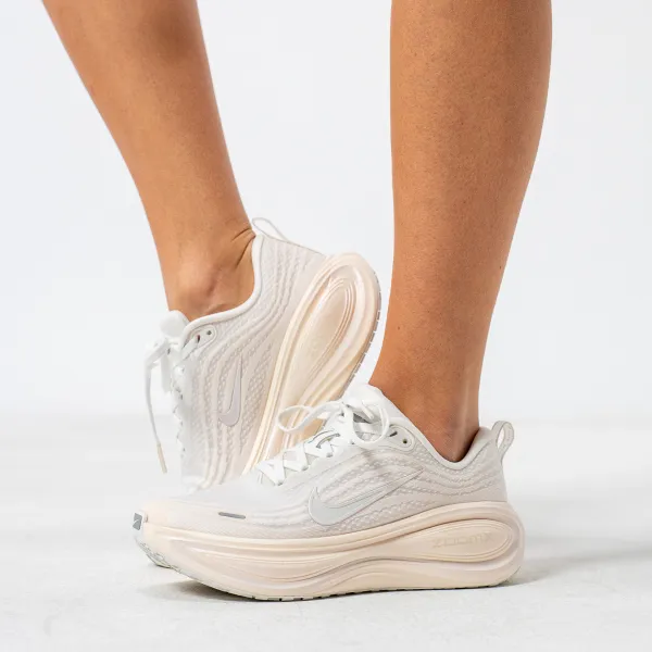 Nike VOMERO PLUS ESS 