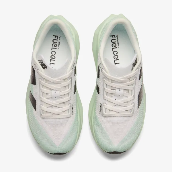 New Balance W FC Rebel 