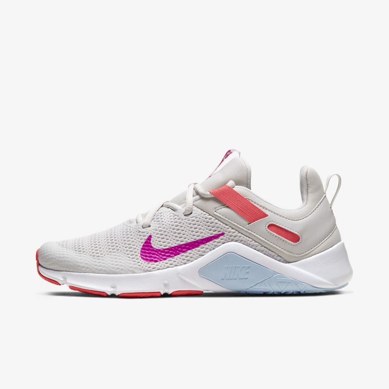 nike legend essential w