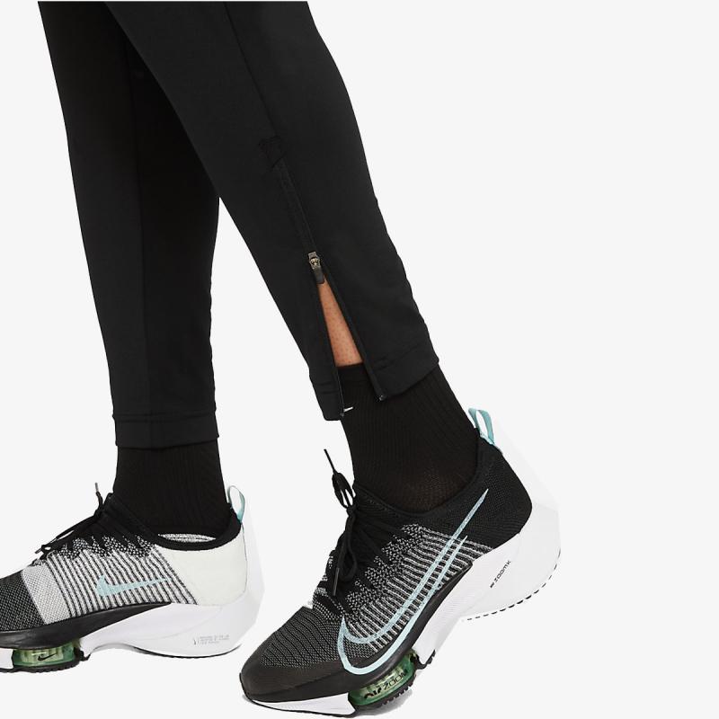 Nike Essential 